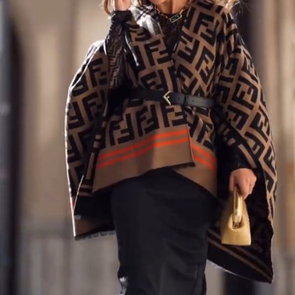 NEW Fall 26’ FENDI Roma 🤍 w/ Tags Reversible Shawl Brushed Poncho Scarf Wrap - Picture 5 of 17